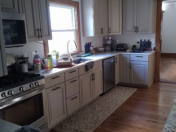 3rd image of 319 E Lovett St