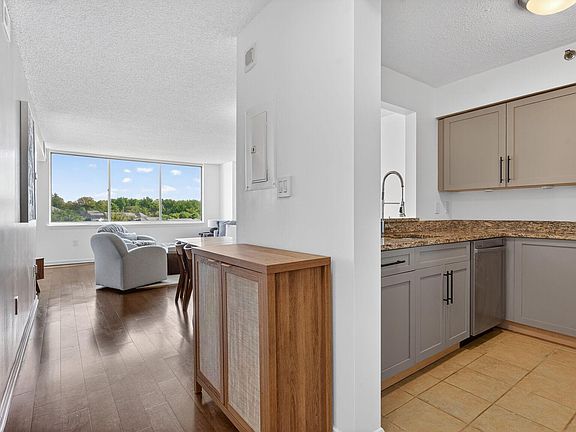 4th image of 10101 Grosvenor Pl APT 614