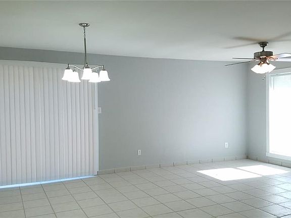 4th image of 2620 Harvey Dr