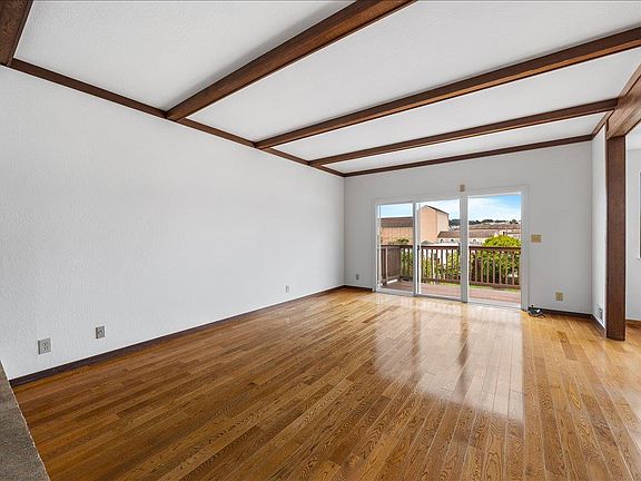 5th image of 437 Delano Ave