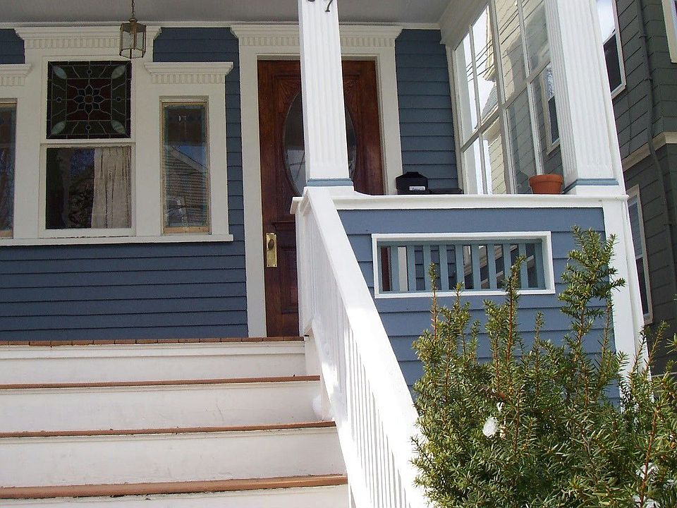 37 Bay State Avenue Entrance