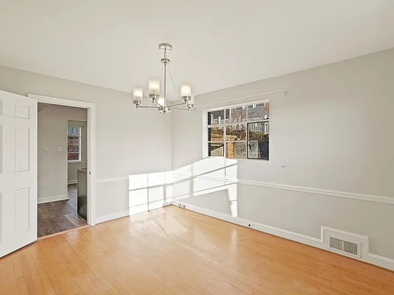 3100 S Hill St — Photo 6