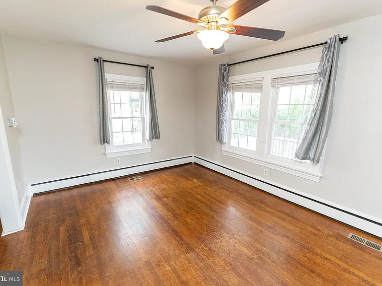 1109 N Division St — Photo 14