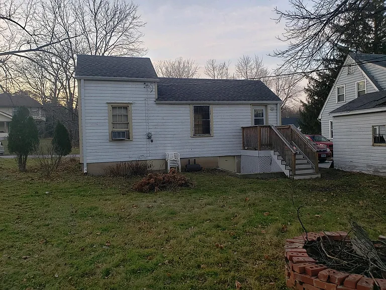 260 Campus Ave — Photo 4