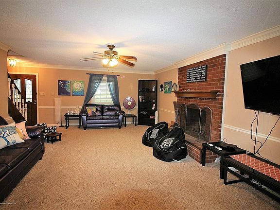 5th image of 8925 Deer Creek Ln