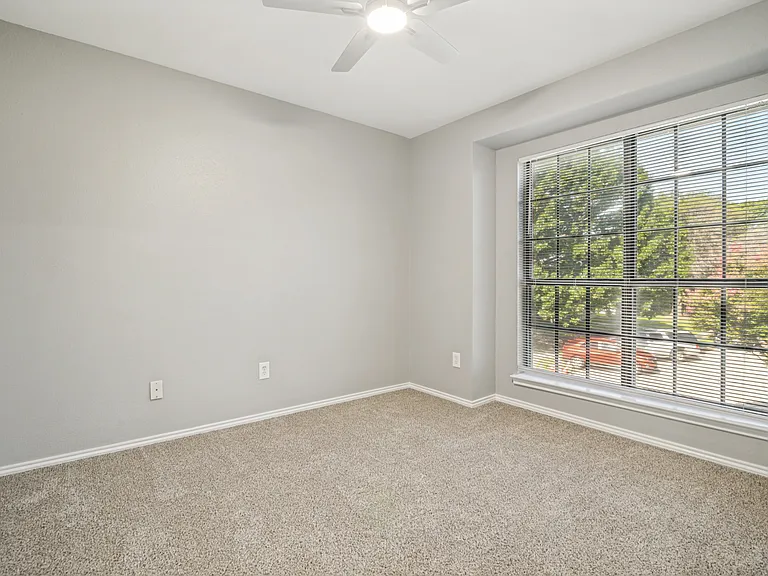 2700 Cornell Dr — Photo 16