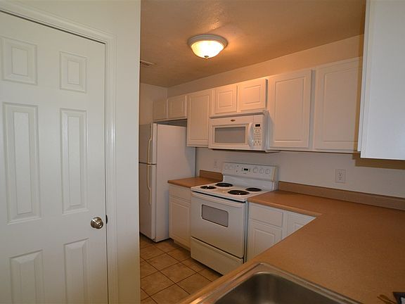 3rd image of 2815 S Walnut Street Pike #25