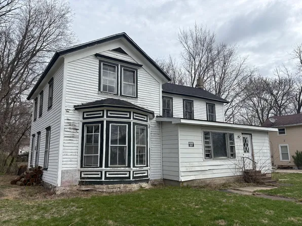 110 E Waupansie St, Dwight, IL 60420