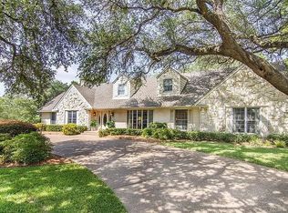 6817 Meadowcreek Dr, Dallas, TX 75254