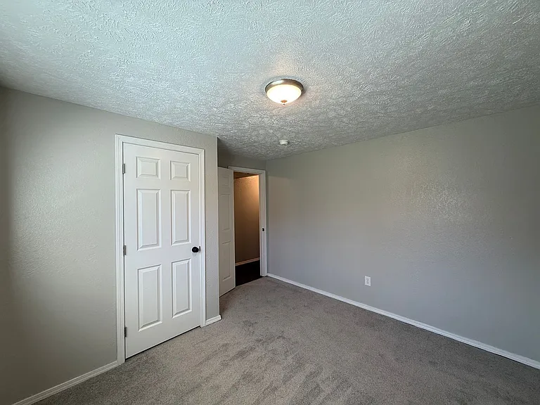 1004 E Joseph Ave — Photo 8