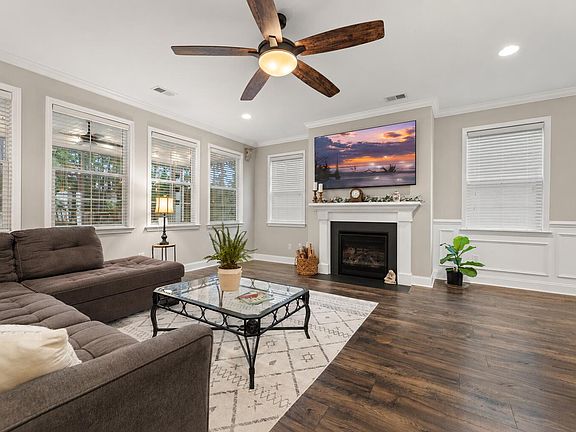 5th image of 427 Whispering Breeze Ln