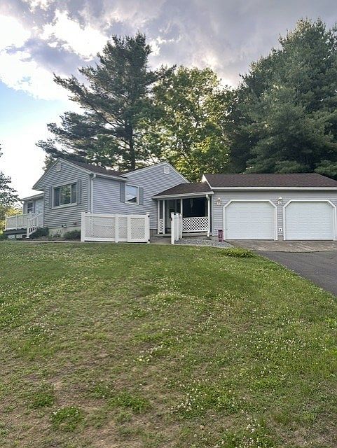 1st image of 1 Red Oak Dr
