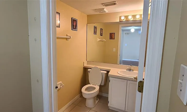 2411 Berkshire Ct — Photo 20