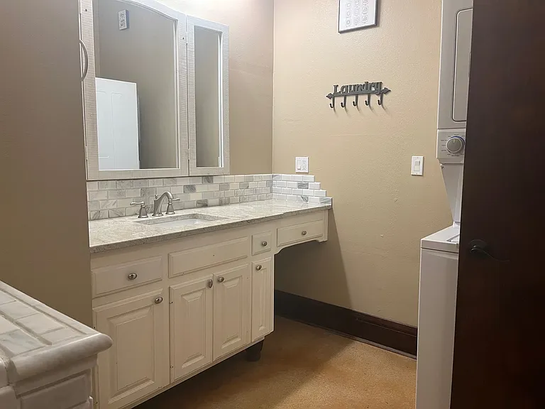 11646 N Oak Hills Pkwy #A — Photo 7