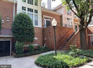 7025 Haycock Rd #J-610, Falls Church, VA 22043