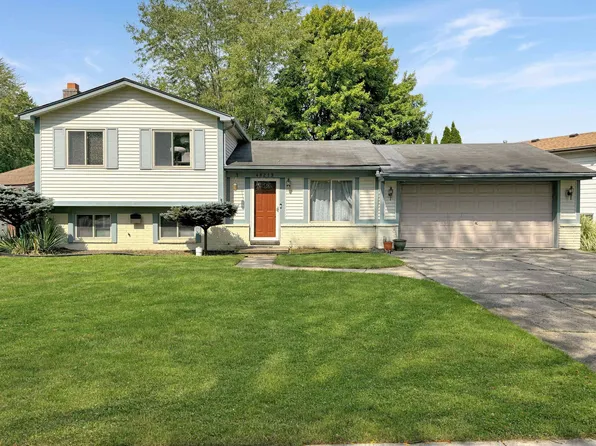 48219 Menter Dr, Chesterfield, MI 48047