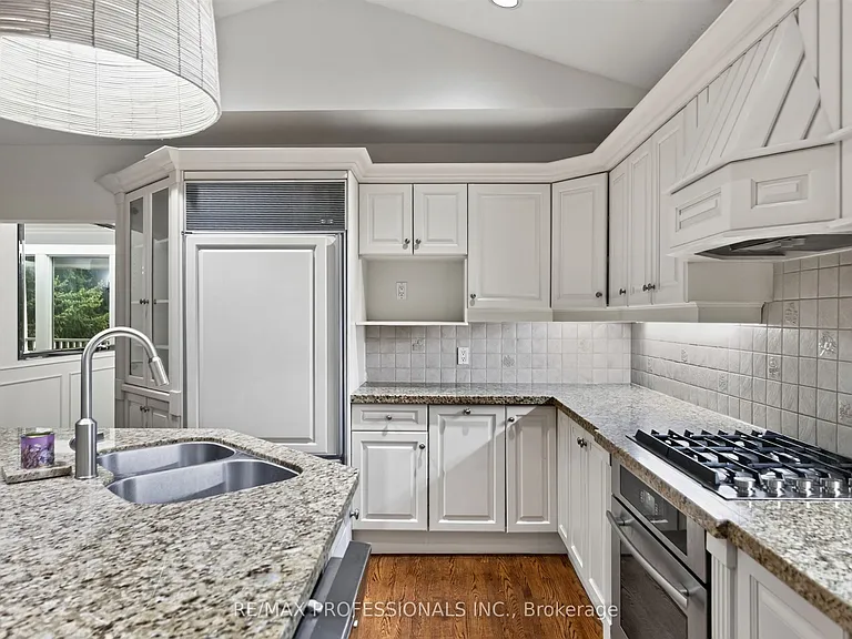 32 Edenbrook Hl — Photo 15
