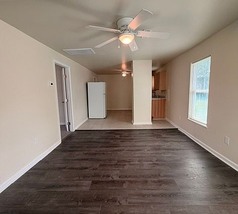 3rd image of 114 Easy St