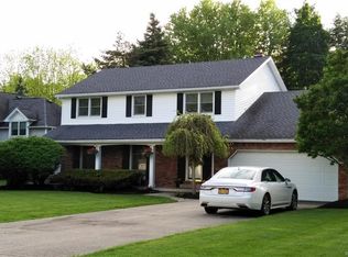 9 Old Schoolhouse Rd, Lancaster, NY 14086