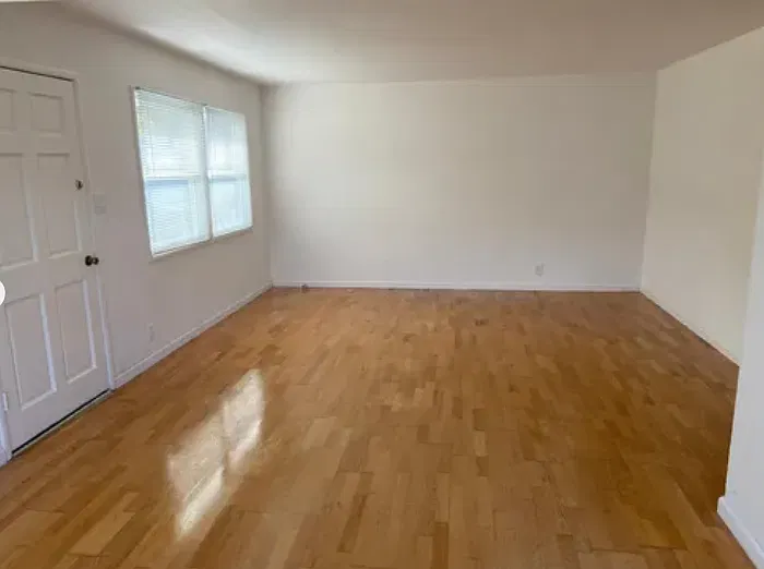 3 bed, 1040 sqft, $4,850 — Photo 4