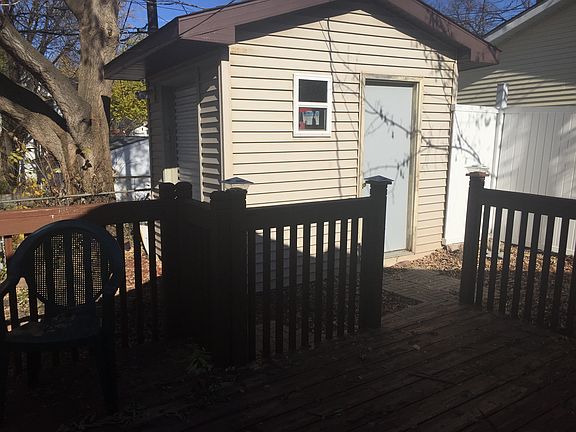 Shed in back
Deck in back