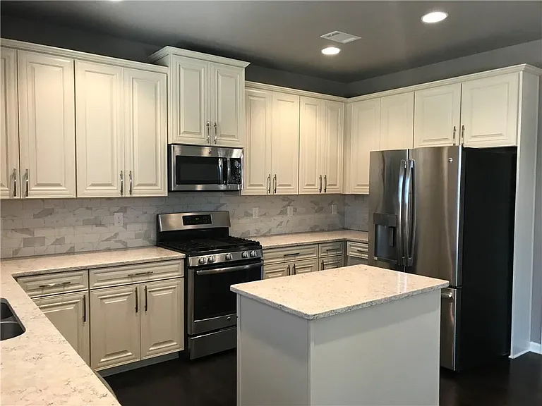 2485 Matlin Way — Photo 3