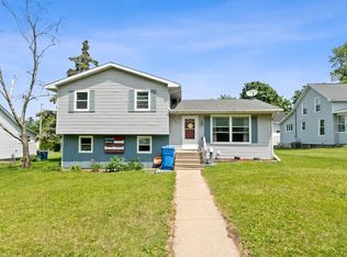 608 4th Ave, Baraboo, WI 53913