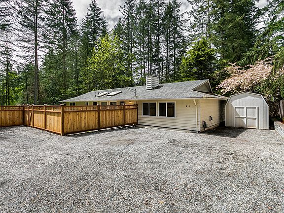 3rd image of 831 216th Ave NE