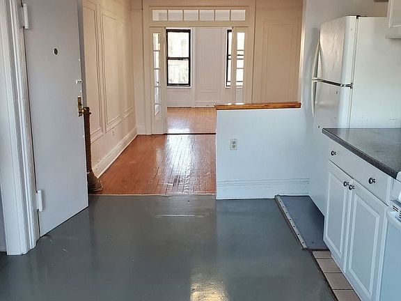 5th image of 584 6th Ave APT 4