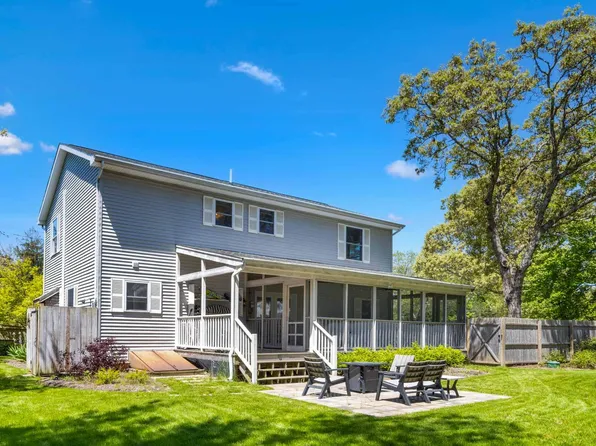 53 Carol Ln, Oak Bluffs, MA 02557