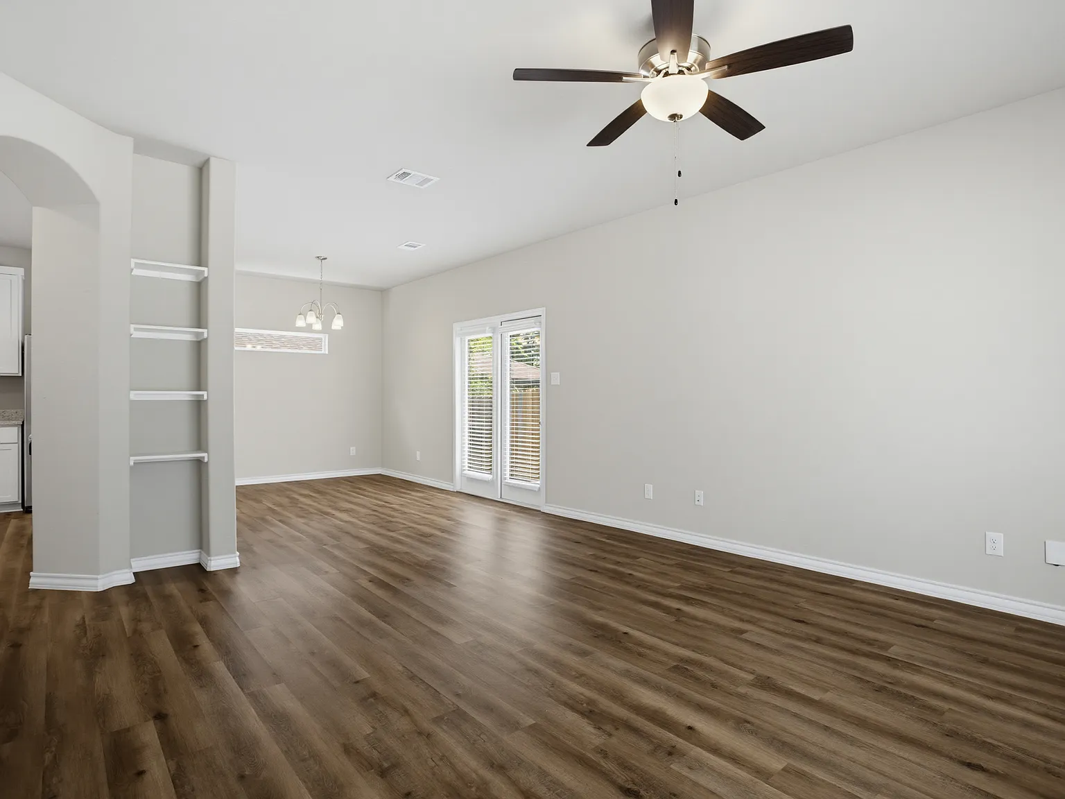 3 bed, 2.5 bath, 1434 sqft, $1,725 — Photo 3