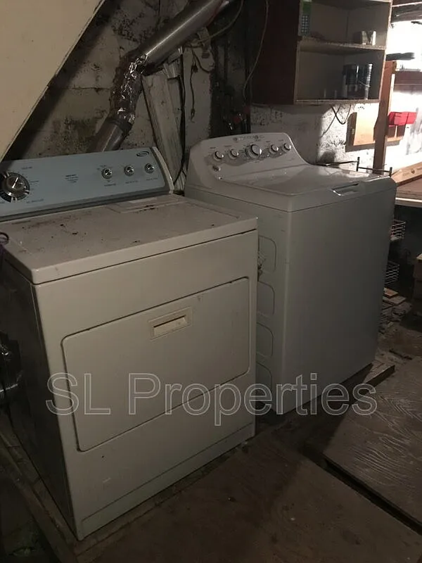 2 bed, 1.0 bath, $1,075 — Photo 4