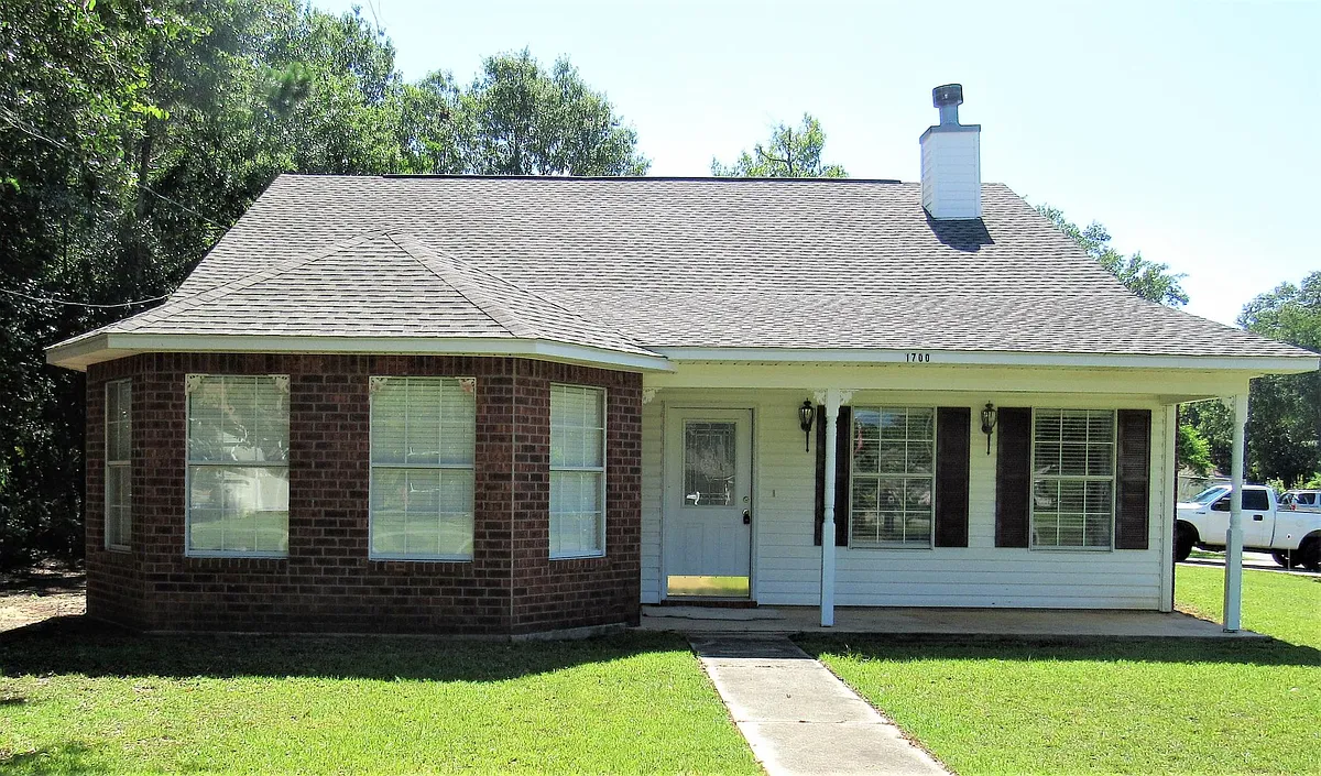 Building Photo - 1700 Lake Mars Ave