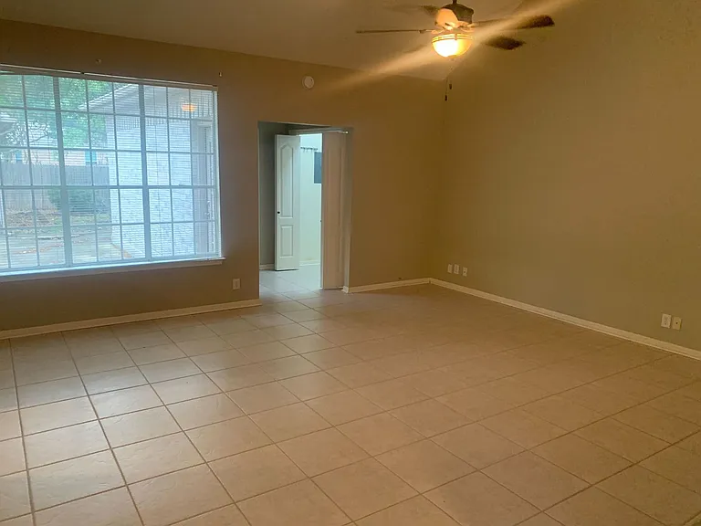 4410 Shavano Cross — Photo 5