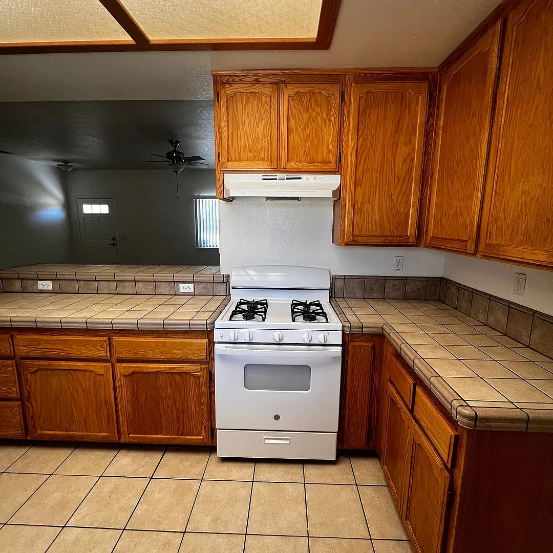 3 Bedroom 2 Bath Hesperia Home — Photo 4