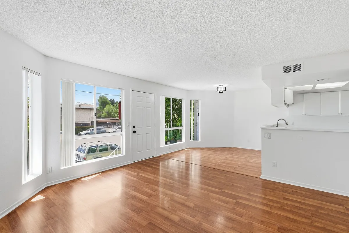 Photo 2 of 19 - 15603 Parthenia - North Hills, CA Building Photo - 15603 Parthenia
