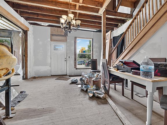 4th image of 223 W 2nd St