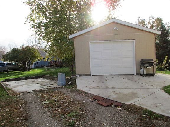 2nd image of 210 2nd St Ne