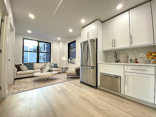 1st image of 160 E 48th St APT 5L