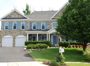 5601 Willow Crossing Ct, Clifton, VA 20124