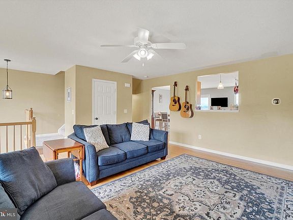 2nd image of 16899 Roosevelt Ln