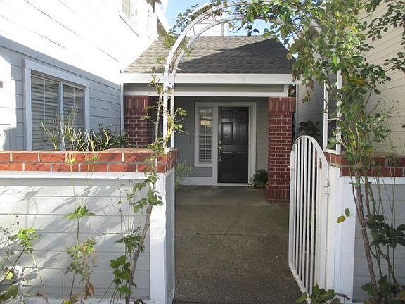 2nd image of 4040 Eastwood Village Ln
