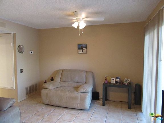3rd image of 24 Lakeview Cir