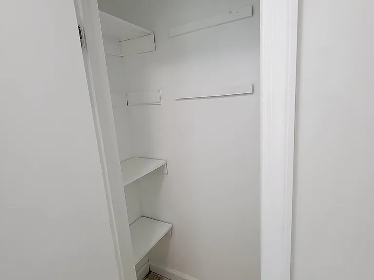 511 Leffert St — Photo 12