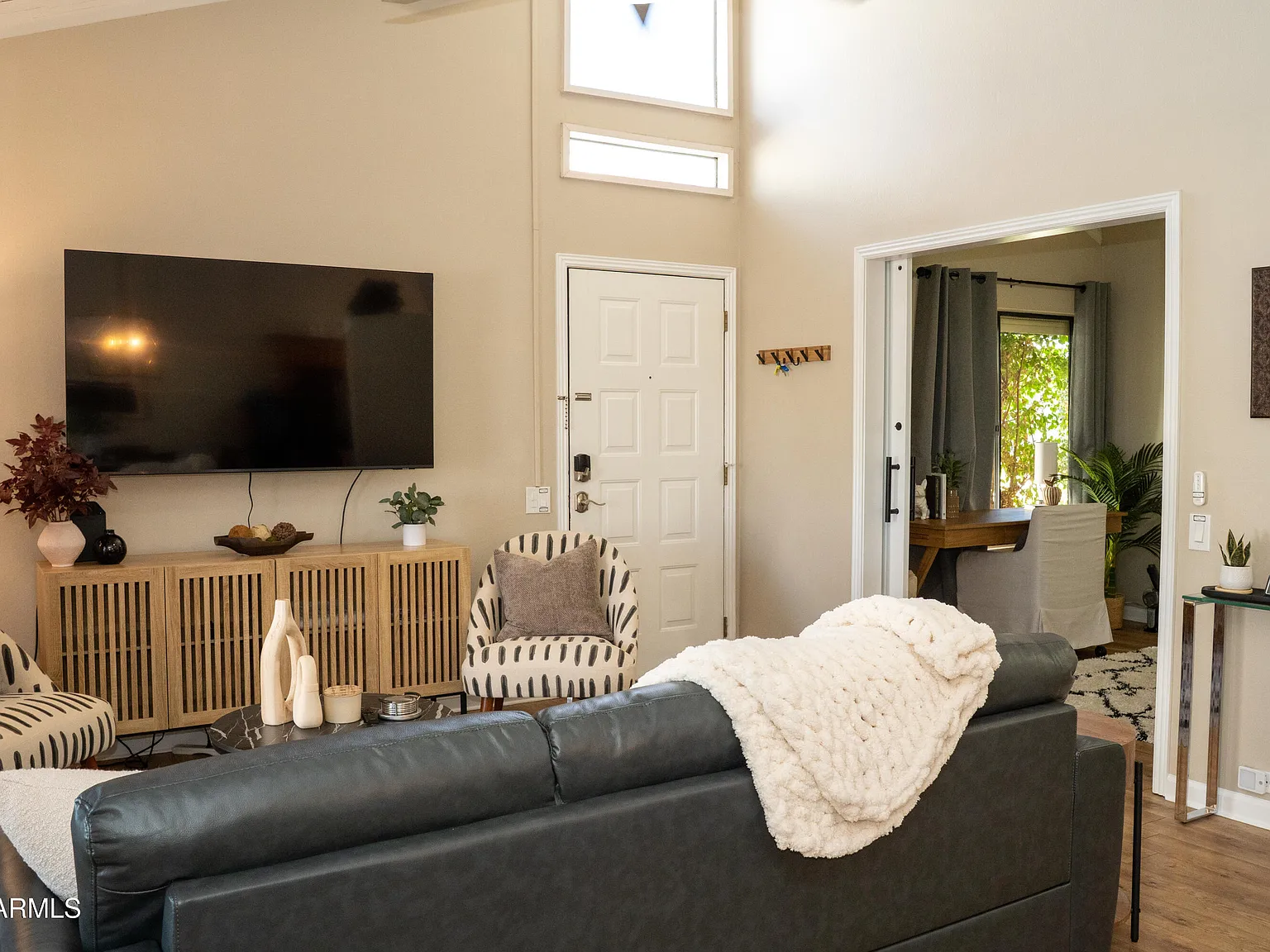 3 bed, 2.0 bath, 1152 sqft, $2,500 — Photo 2