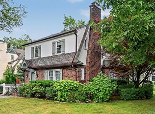 25 Vanderburgh Avenue, Larchmont, NY 10538