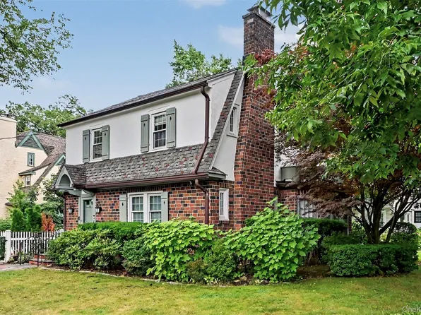 25 Vanderburgh Avenue, Larchmont, NY 10538