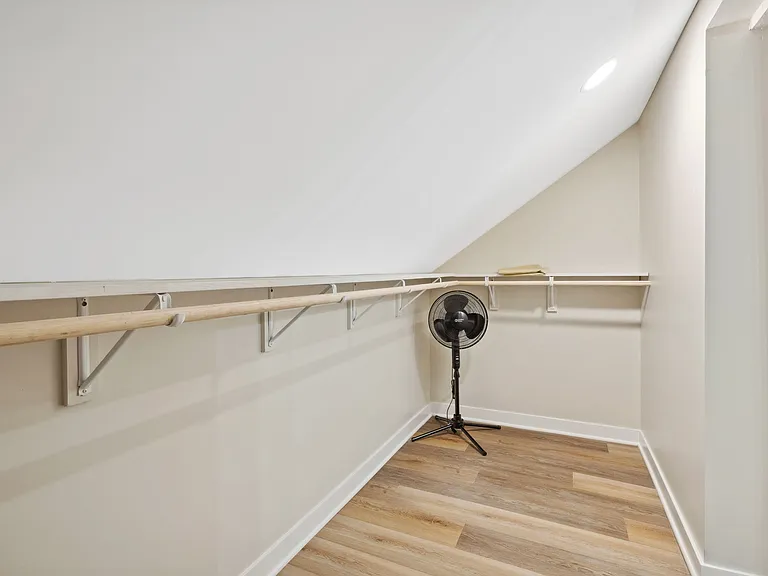 5360 Julian Ave #F — Photo 9