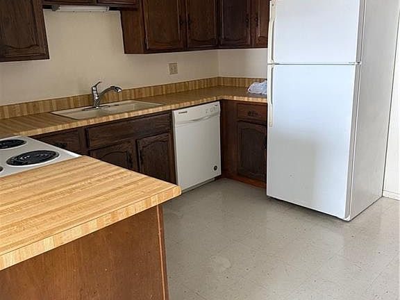 4th image of 117 W Daffodil Ave