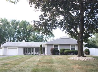 51 Knox Ln, Manalapan, NJ 07726